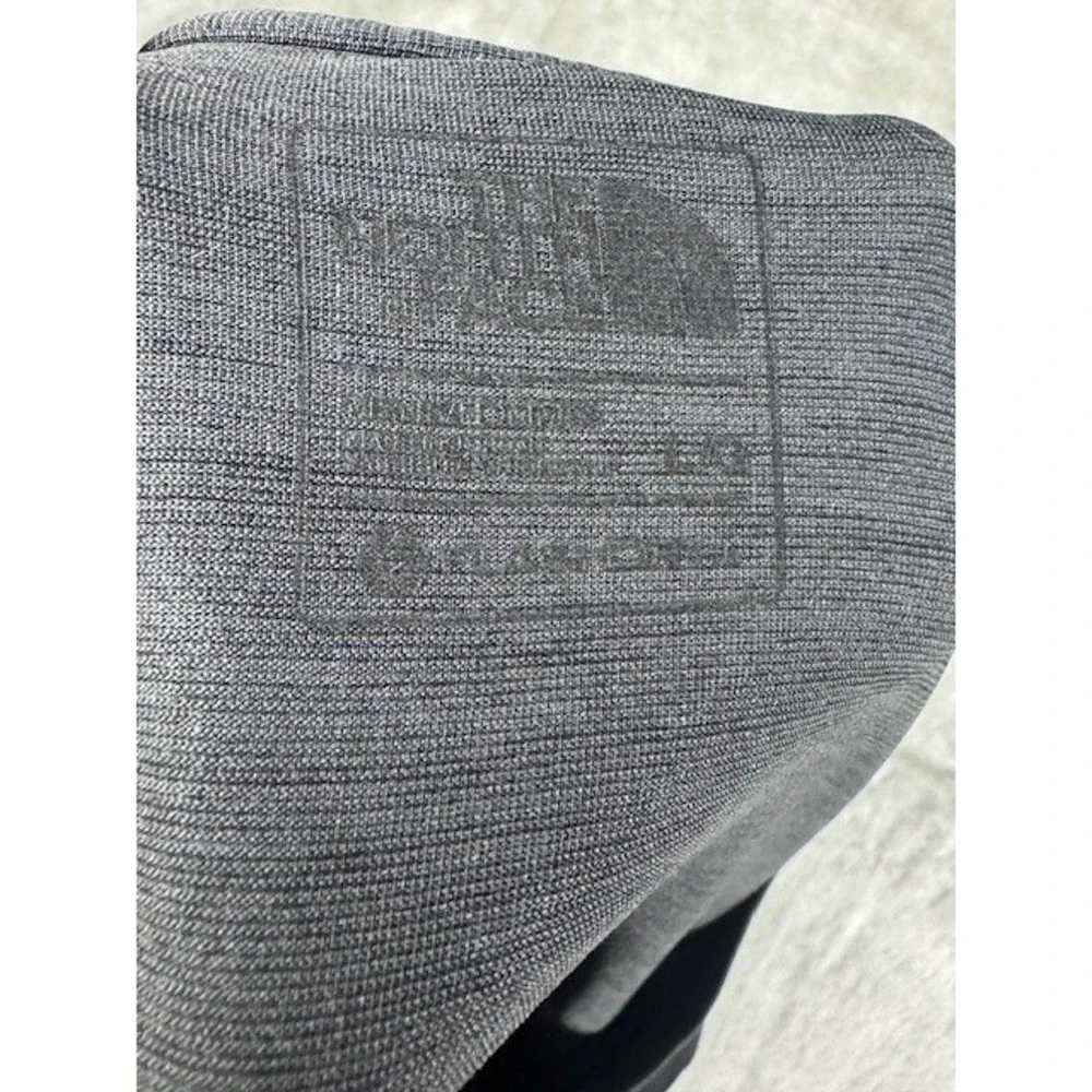 The North Face Mens‎ Long Sleeve Shirt FlashDry Gray Athletic Performance Tee